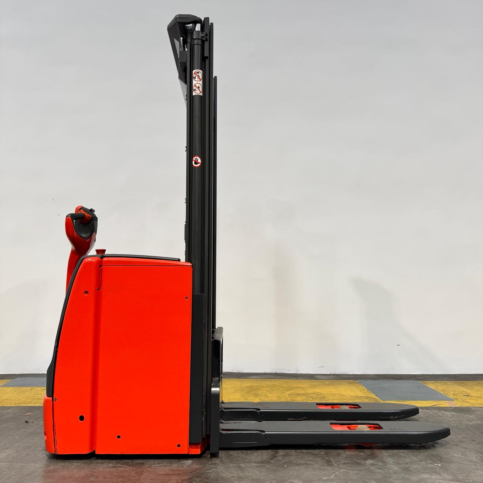 Stacker Linde L14 W41173V00509 - Image 2